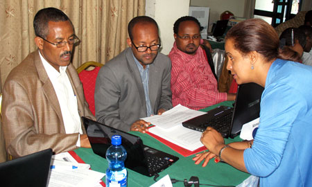 Image of participants at workshop on using software tools for analyzing health policy in Ethiopia