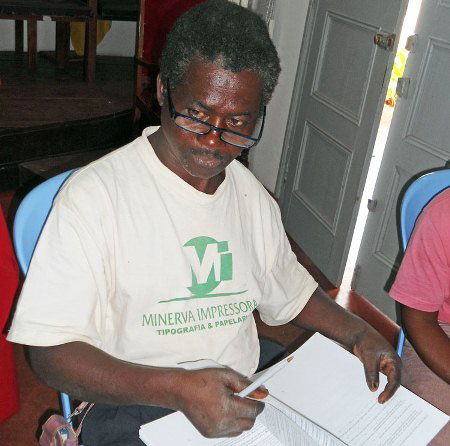 Photo: Pastor Timóteo Bedane participates in an HIV prevention session. Photo by Christian Council of Mozambique.