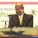 President Yoweri Museveni of Uganda launches a new report on the demographic dividend, authored by the Uganda National Planning Authority with support from the Health Policy Project, at the National Family Planning Conference in Kampala on July 28.